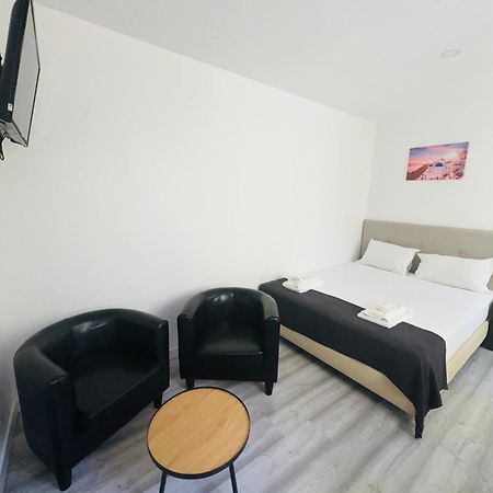 Beautiful Rooms In The Center Of Lisbon Exterior photo