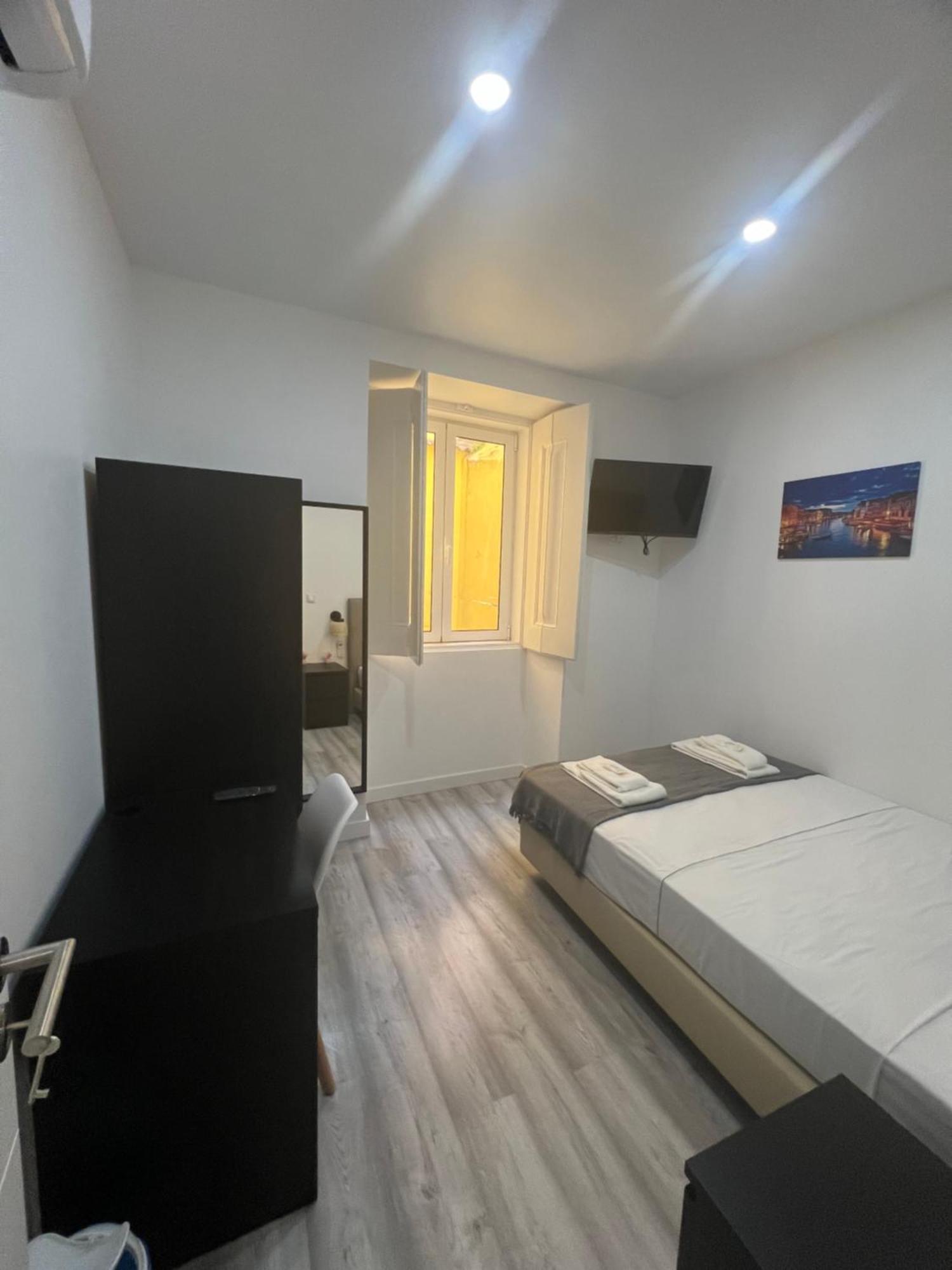Beautiful Rooms In The Center Of Lisbon Exterior photo